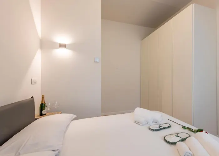 De Amicis, 25 - Nel Cuore Di * Milano